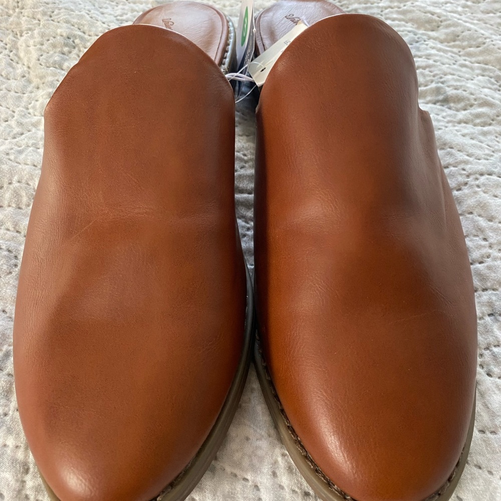 Universal Thread Sable brown mule flats (size 10)